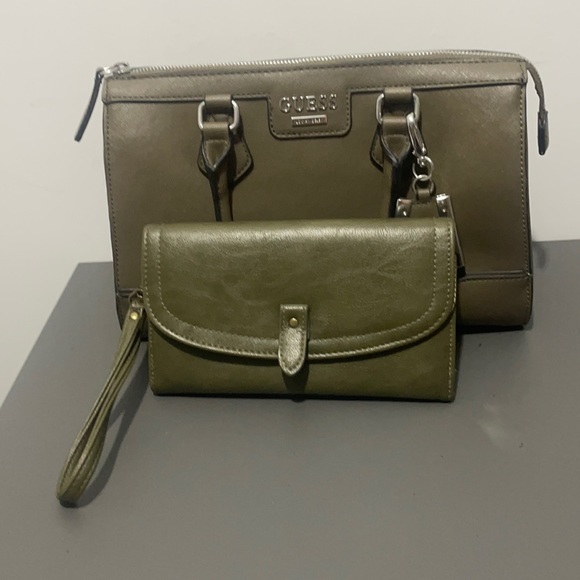 Bundle - Picture 1 of 1